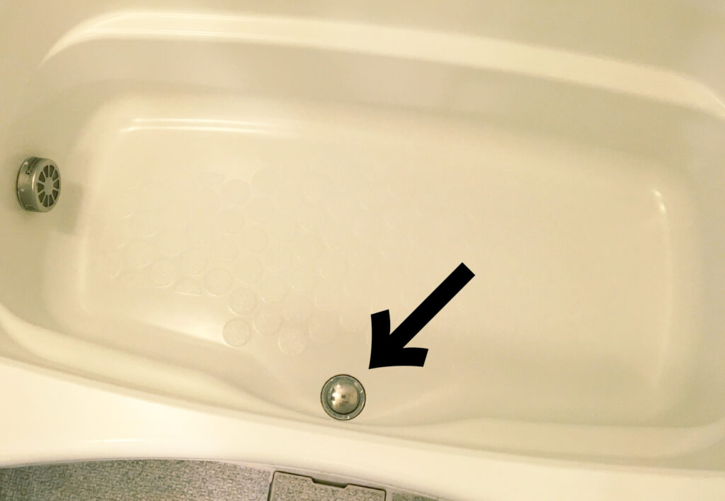 修理 お風呂のお湯がじょじょに減る 浴槽の水漏れを調べてもらったら意外な原因だった 鮪田あかみブログ